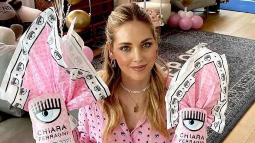 chiara-ferragni-uova-di-pasqua-1024x576 Chiara Ferragni, nuovi guai: indagata per truffa anche per le uova e Trudi