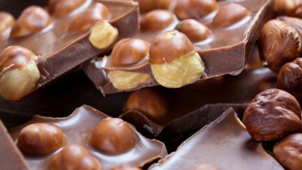 nocciole-e-cioccolato-1024x576 Eurochocolate Avellino: cioccolato e nocciole connubio d’amore