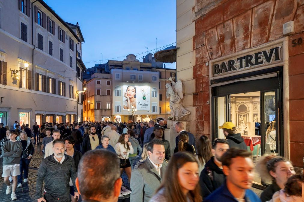 bar-Trevi-Roma Roma, Fontana di Trevi: Pomellato inaugura il nuovo impianto