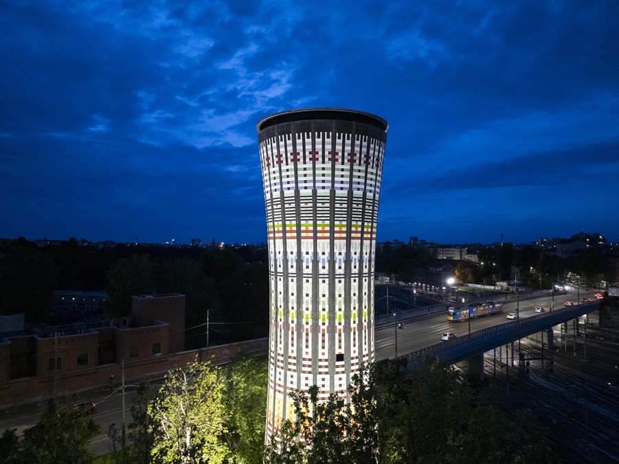 DJI_20240505065950_0050_D Torre Arcobaleno di Milano: nuova illuminazione notturna. Video