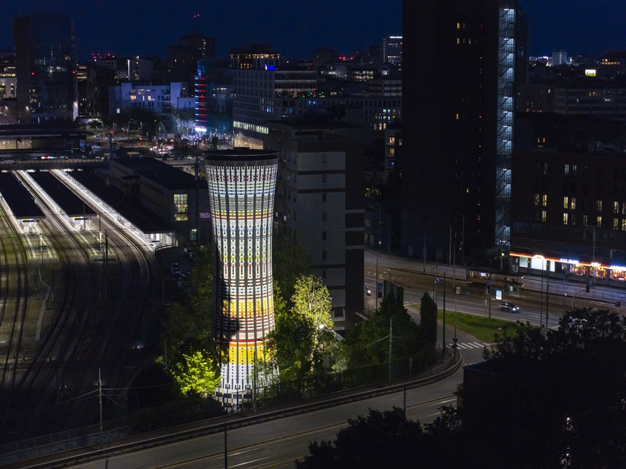 DJI_20240505070632_0070_D Torre Arcobaleno di Milano: nuova illuminazione notturna. Video