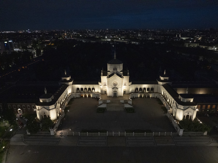 DJI_20240505071034_0083_D Torre Arcobaleno di Milano: nuova illuminazione notturna. Video