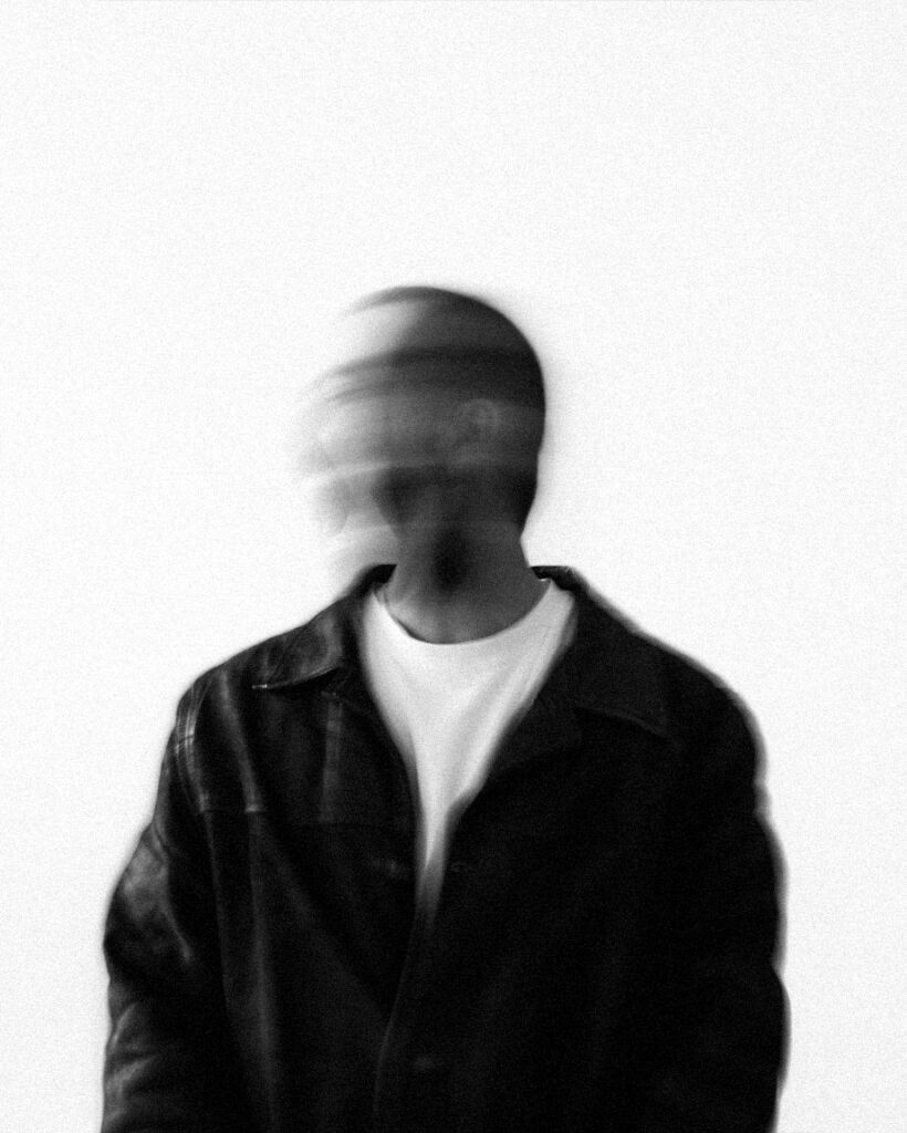 1-820x1024 L’ORIGINALE E INNOVATIVO CANTAUTORE FRAU PUBBLICA VENERDÌ 9 MAGGIOIL NUOVO EP "LA PRIMA NOTTE"