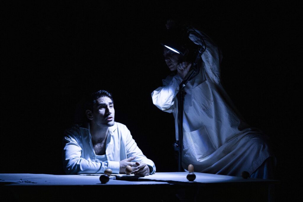 Arrusi_04-1024x683 Al TEATRO FILODRAMMATICI DI MILANO "ARRUSI" DAL 20 AL 25 MAGGIO 2025