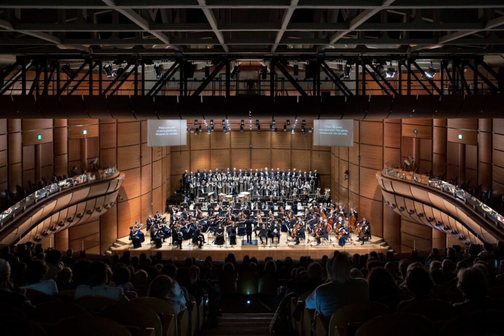 Gamba-dirige-Orchestra-e-Coro-Sinfonici-di-Milano-nel-Requiem-di-Verdi-foto-Angelica-Concari_25-1024x683 MITO SETTEMBRE MUSICA 2025 RIVOLUZIONI