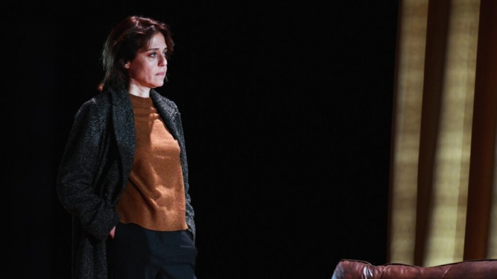 LA-SORELLA-MIGLIORE-ph-Siniscalco-1024x576 Teatro Carcano stagione 25-26