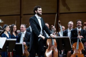 Tjeknavorian-dirige-Orchestra-e-Coro-Sinfonici-di-Milano-in-Borodin-Prokof_ev-foto-Angelica-Concari_33-300x200 Musica