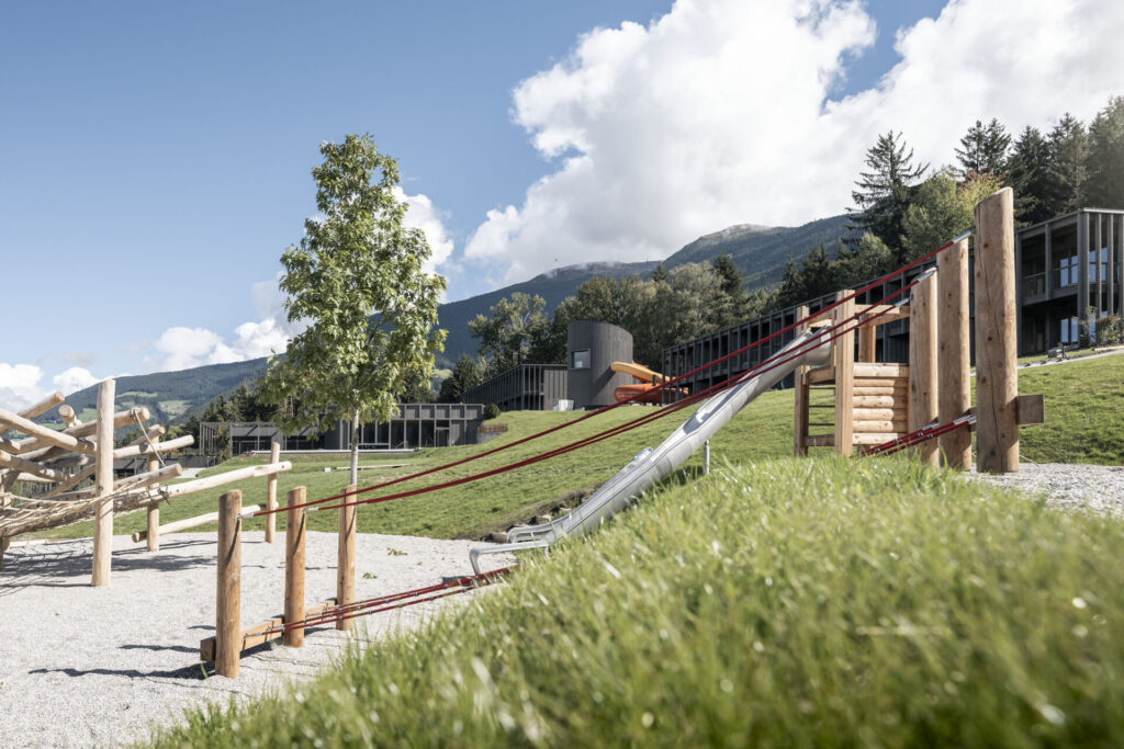 ©AlexFilz-2626-1024x683 AKI Family Resort PLOSE riapre il 29 maggio 2025 con un'imperdibile offerta per tutta la famiglia che apre le porte alla stagione estiva.