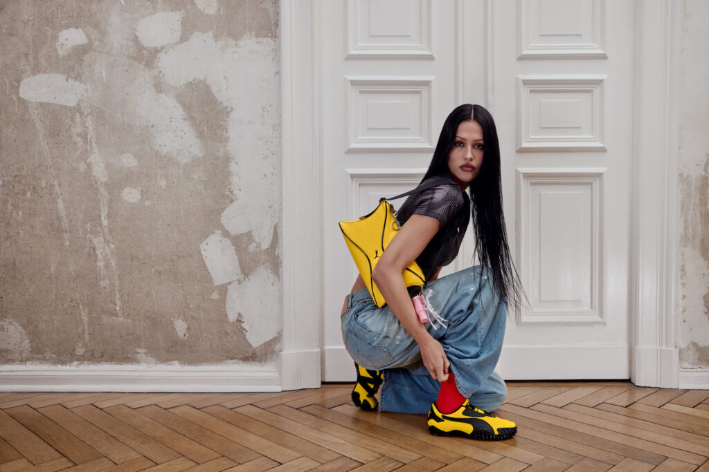 25AW_Social_SP_Mostro_Amelia-Gray-Yellow_Social_1424_sRGB-1024x683 PUMA SCEGLIE AMELIA GRAY PER IL NUOVO DROP DELLA MOSTRO