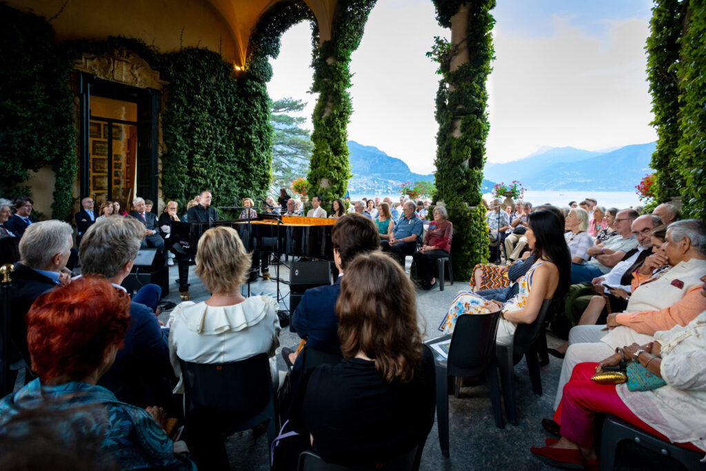 LACMUS-Sofferte-onde-serene_Vito-Daniele-Fontana_090724_0722-1024x683 "Giochi d'acqua" e musica sul Lago di Como: torna Lacmus Festival - dal 9 al 20 luglio