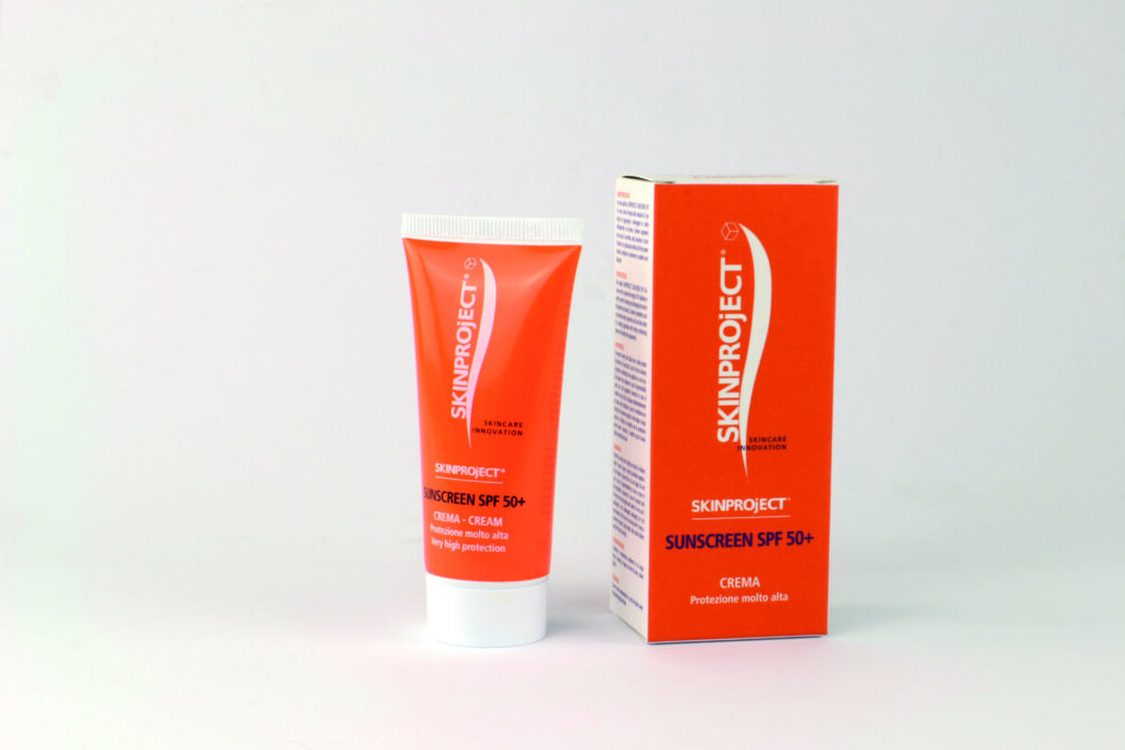 Sunscreen-SPF-50-prodotto-1024x683 SOLARI: NOVITA PRODOTTI | PROTEZIONE E PREVENZIONE SOLARE POST TRATTAMENTI DI MEDICINA ESTETICA