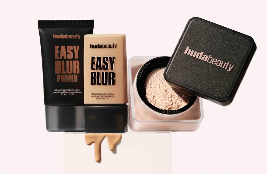 1-1024x668 HUDA BEAUTY PRESENTA 3 NOVITA': MINI BADDIES, 8 NUOVE SHADE DI EASY BLUR FOUNDATION, EASY BLUR PRIMER IN BRONZE FUDGE