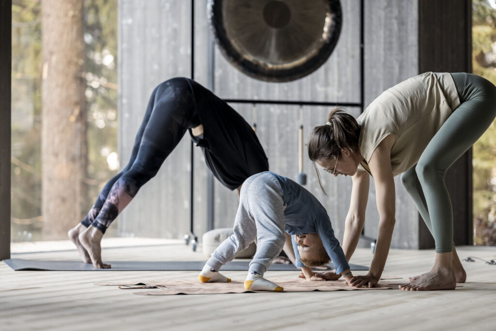 ©AlexFilz-8108-1024x683 Yoga Retreat per famiglie con Baby Yoga: i benefici della disciplina olistica da vivere insieme all'AKI Family Resort PLOSE*****