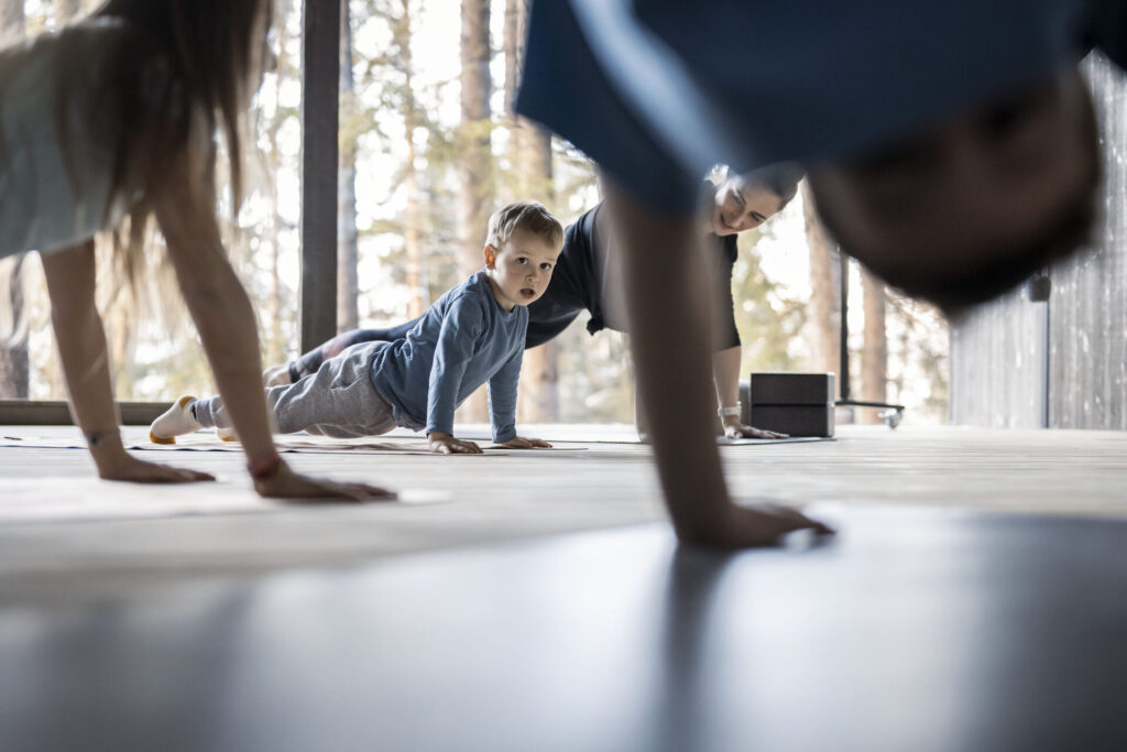 ©AlexFilz-8129-1024x683 Yoga Retreat per famiglie con Baby Yoga: i benefici della disciplina olistica da vivere insieme all'AKI Family Resort PLOSE*****