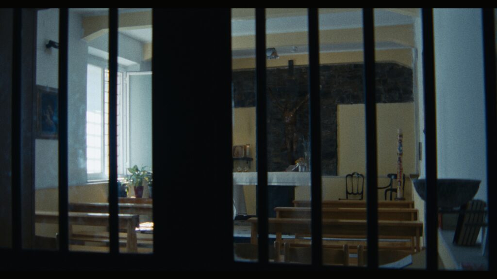 Il-Cielo-In-Una-Stanza_Prime-Immagini-7-1024x576 IL CIELO IN UNA STANZA”: esce il 7 ottobre 2026 il documentario girato all’interno del carcere di Chiavari, con la partecipazione di SAYF