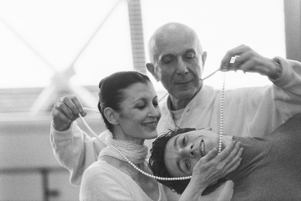 Roland-Petit-insieme-a-Carla-Fracci-e-Massimo-Murru-provano-Cheri-Stagione-1995-1996-ph-Lelli-e-Masotti-©Archivio-Fotografico-del-Teatro-alla-Scala-1024x683 Dal 22 al 27 settembre il Teatro della Quattordicesima ospita la mostra "A passo di Carla", dedicata a Carla Fracci