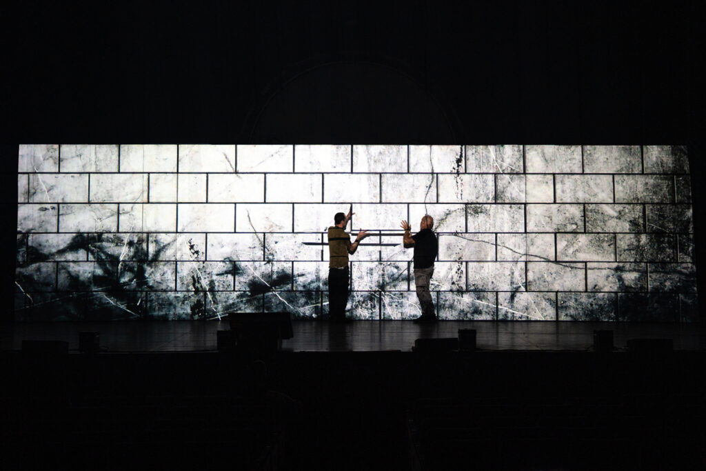 the-wall-DSC03620Foto-di-Marco-Rimmaudo-1024x683 Pink Floyd Legend in “The Wall” al TAM di Milano venerdì 25 settembre. Sul palco anche i giovanissimi di Musical Weekend.